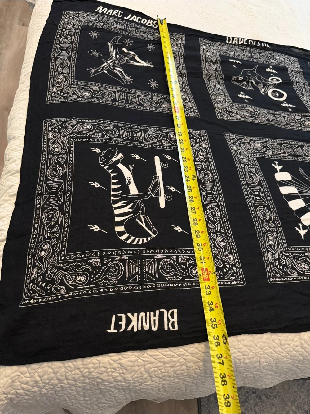 Marc Jacobs Black and White Bandana-Print Scarf Blanket Size 35/65